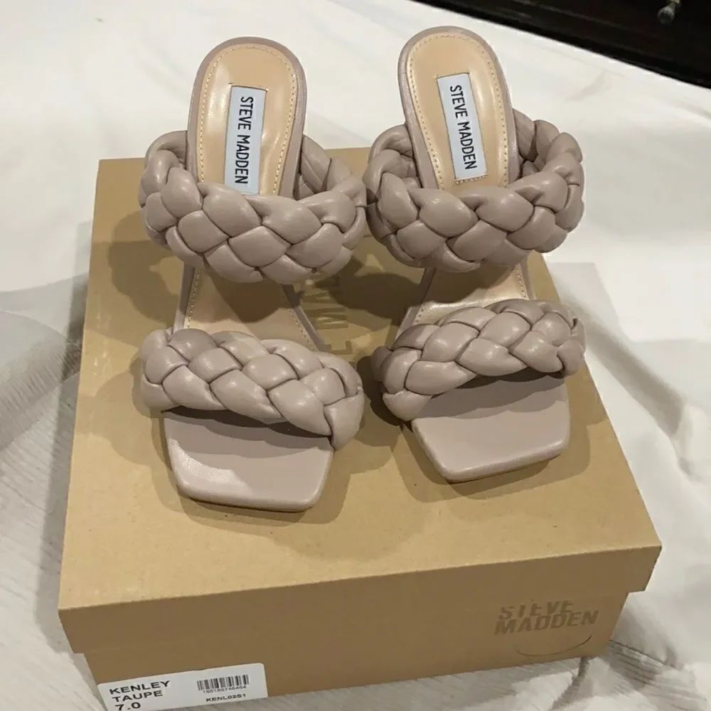 Steve Madden new sandals